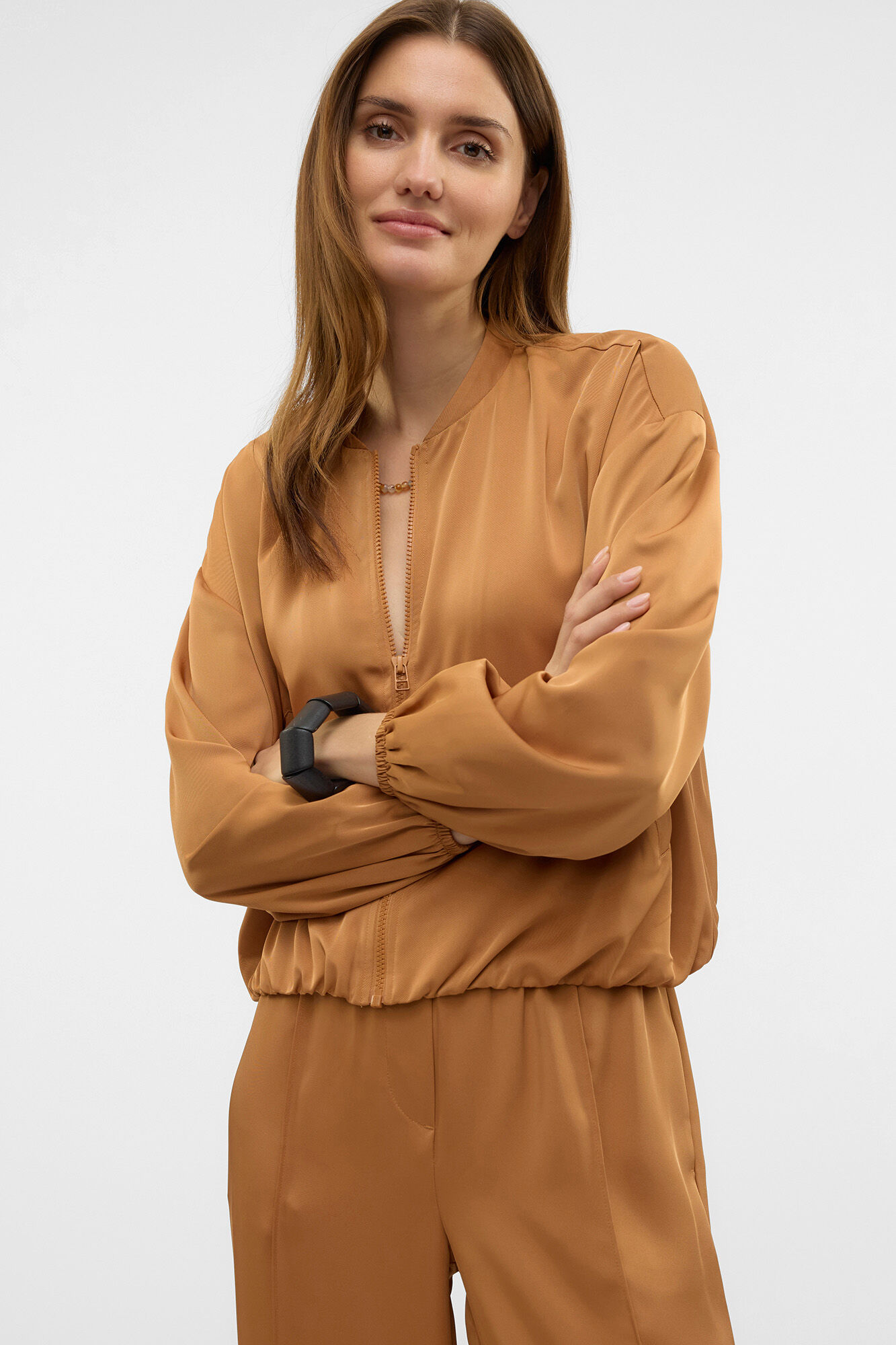 Vero Moda Bomber con efecto satinado