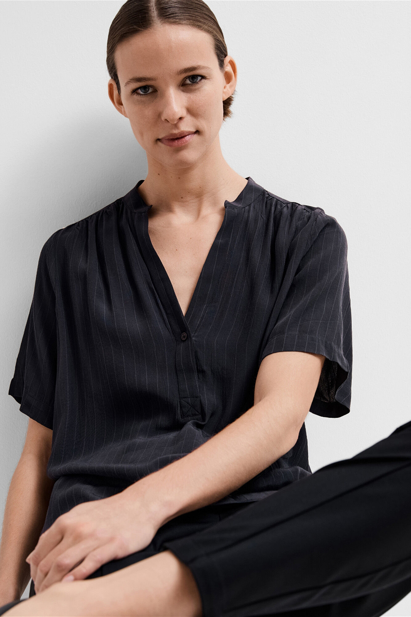 Selected Femme Blusa de manga corta confeccionada con Viscosa Ecovero.