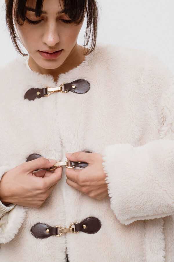 Vila Abrigo de pelo con alamares Gris