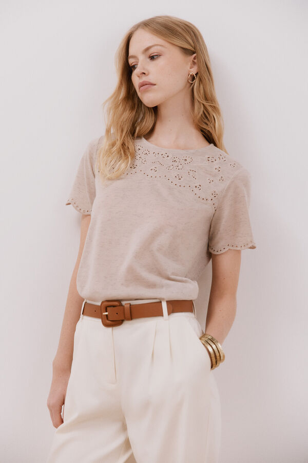 Cortefiel Camiseta bordada Arena