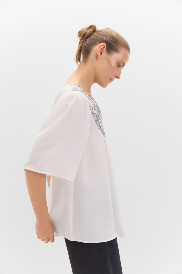 Cortefiel Blusa canesú bordado Blanco