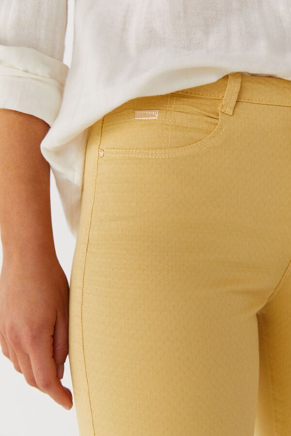 Cortefiel Pantal&oacute;n 5 bolsillos easy fit Amarillo