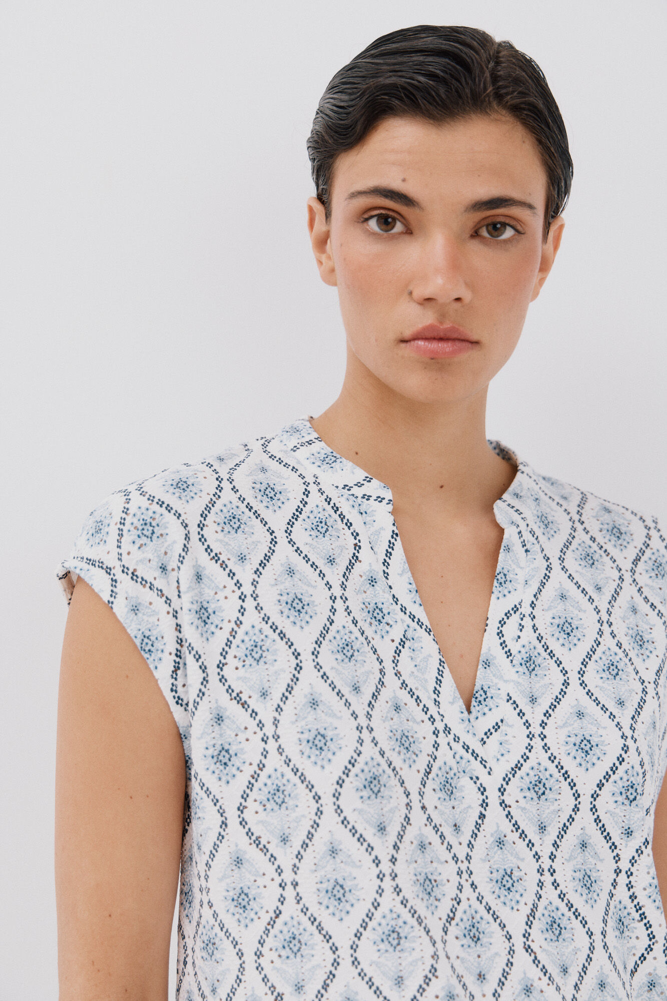 Cortefiel Camiseta punto calado