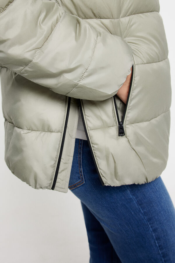 Esprit Abrigo corto puffer capucha y cuello alto Gris