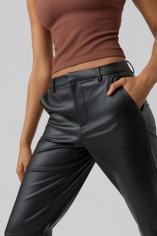 Vero Moda Pantal&oacute;n recto efecto piel Negro