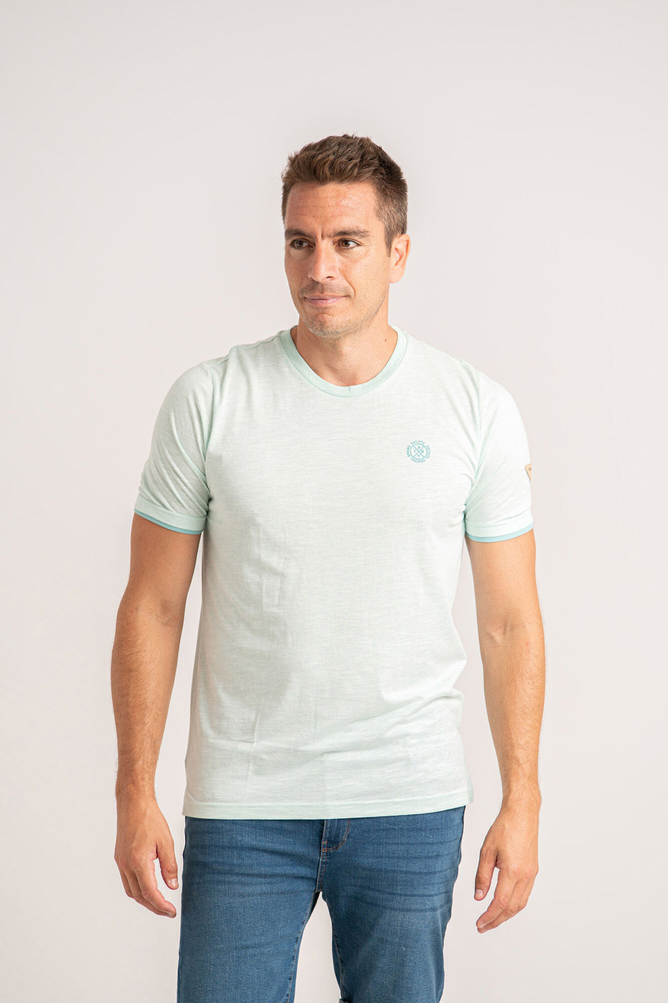 Privata T-shirt b&aacute;sica manga curta