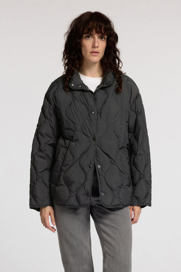 Selected Femme Casaco curto acolchoado de gola alta confeccionado com materiais reciclados. Preto