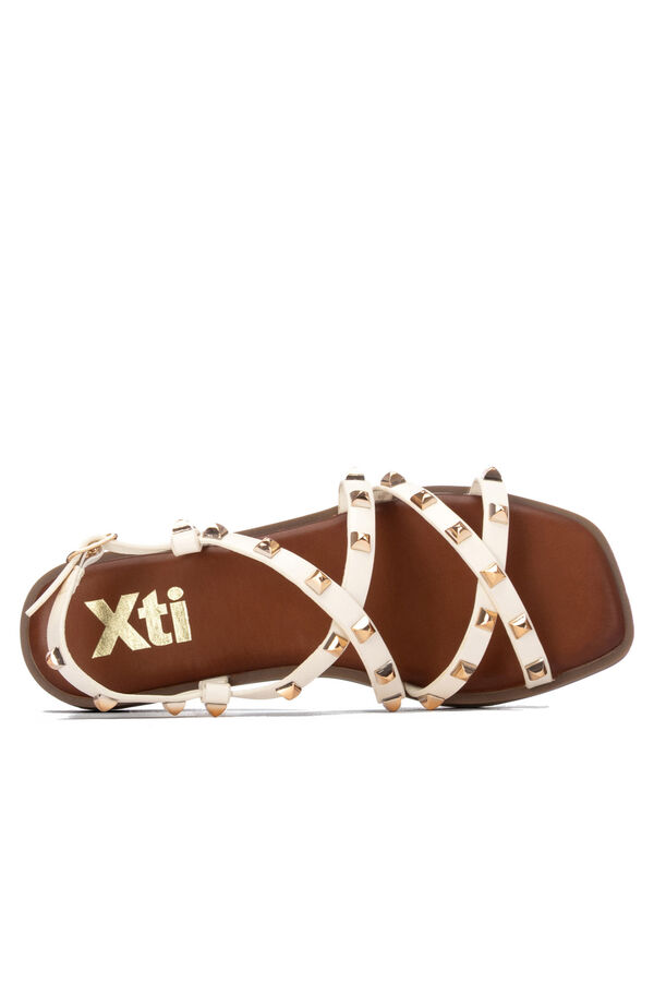 XTI Sandalia estilo romana con tachuelas Marfil