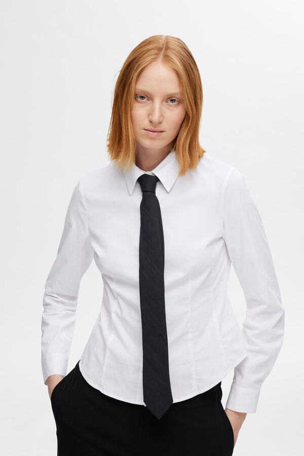 Selected Femme Camisa de manga larga Slim Fit confeccionada con algod&oacute;n org&aacute;nico. Blanco