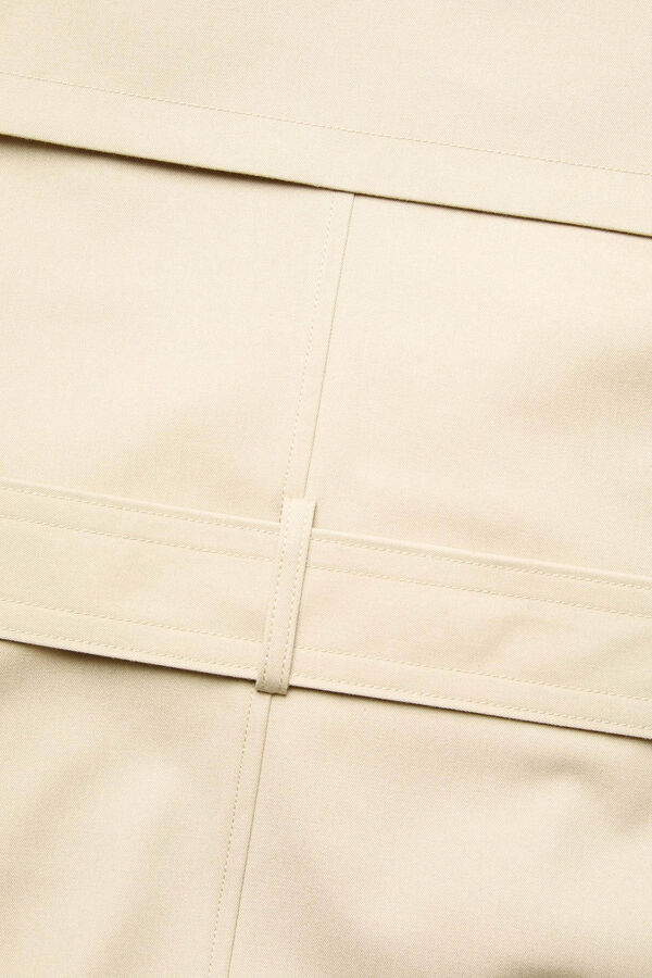 Selected Gabardina cl&aacute;sica con solapas y cintur&oacute;n confeccionada con materiales reciclados Marr&oacute;n