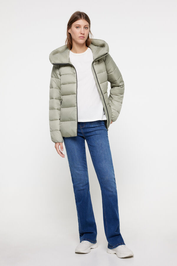 Esprit Abrigo corto puffer capucha y cuello alto Gris