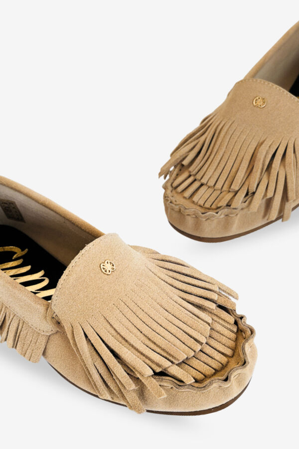 Cupl&eacute; Mocas&iacute;n flecos serraje arena Beige