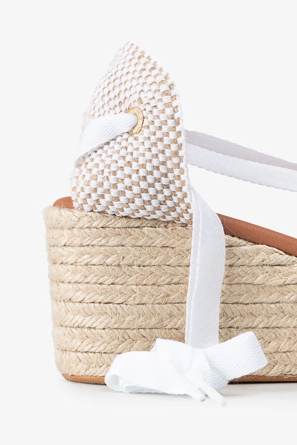 Popa Cunha baixa senhora Valdes Tran&ccedil;ada Branco