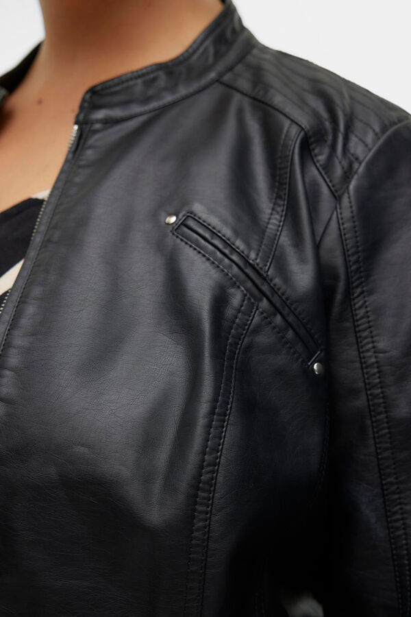 Vero Moda Curve Chaqueta efecto piel talla grande Negro