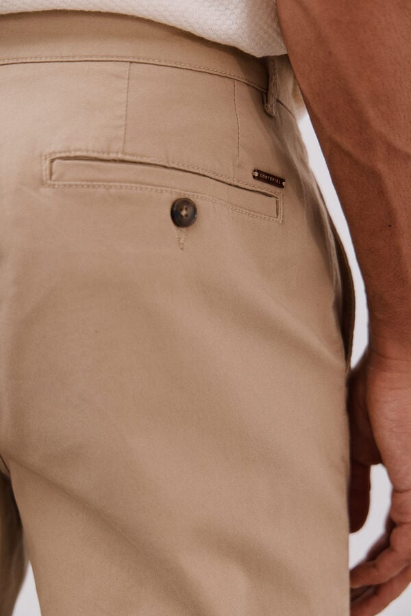 Cortefiel Pantal&oacute;n chino ligero regular fit Beige