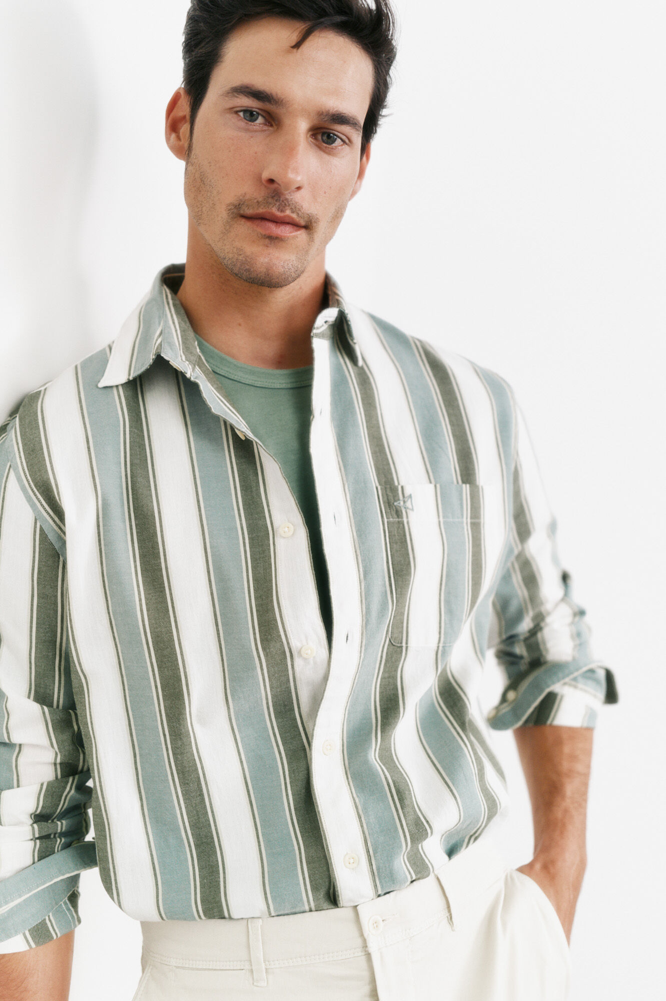 OOTO Camisa riscas com corte descontra&iacute;do