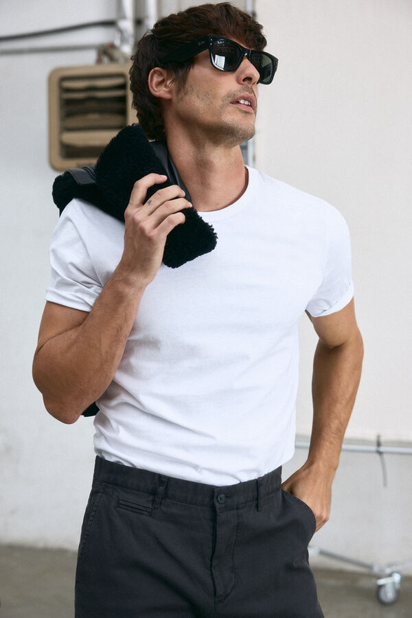 OOTO T-shirt básica com bordado avião OOTO Branco