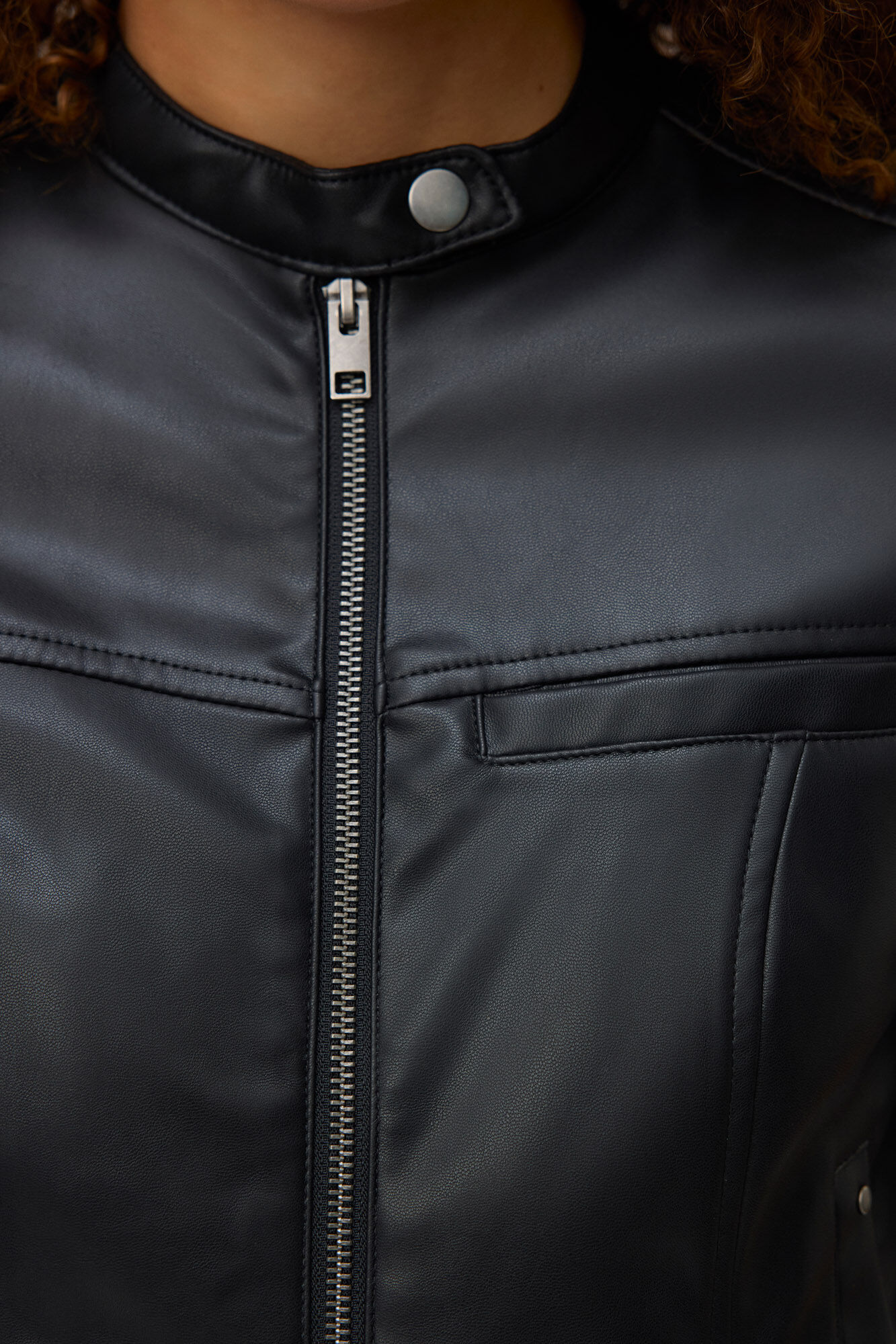 Vero Moda Cazadora efecto piel