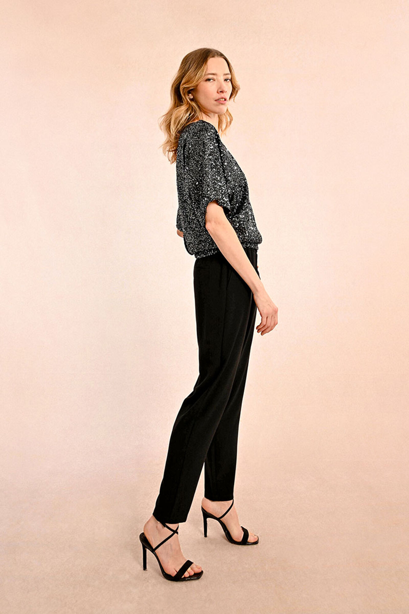 Molly Bracken Top de mujer de manga corta con lentejuelas y abertura