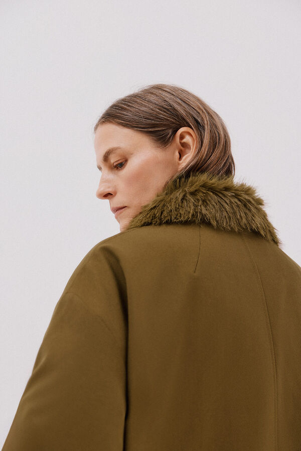 Cortefiel Parka con cuello efecto pelo Marr&oacute;n oscuro