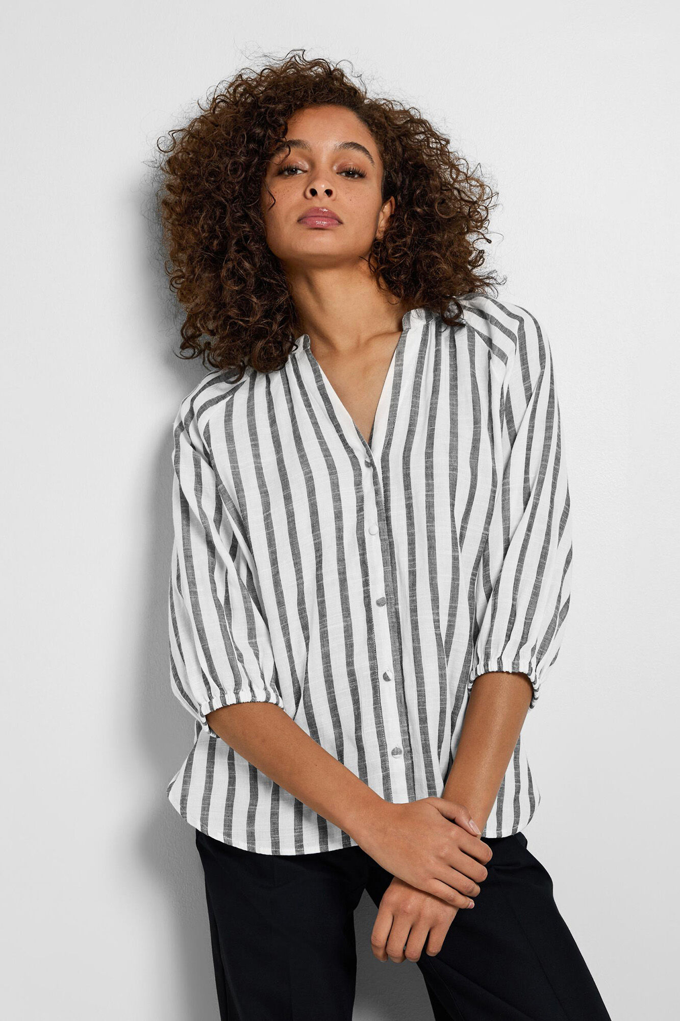 Selected Femme Camisa Regular Fit confeccionada 100% con algod&oacute;n org&aacute;nico