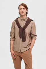 Selected Camisa oxford Regular Fit con bolsillo 100% algod&oacute;n Marr&oacute;n