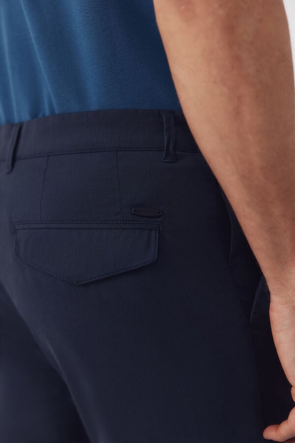 Cortefiel Pantal&oacute;n chino t&eacute;cnico slim ligero Azul marino