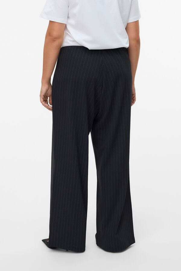 Vero Moda Curve Pantal&oacute;n fluido de rayas Gris oscuro