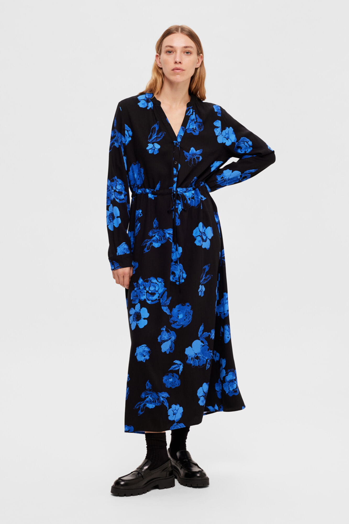 Selected Femme Vestido Midi de manga larga confeccionado con Lenzing ECOVERO