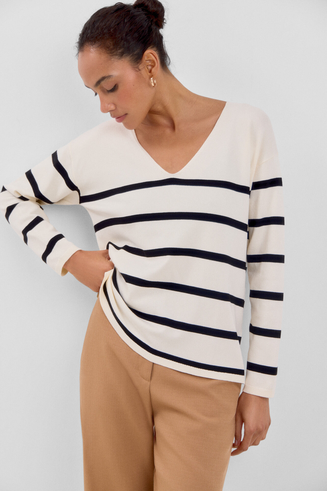 Cortefiel Camisola de malha decote bico