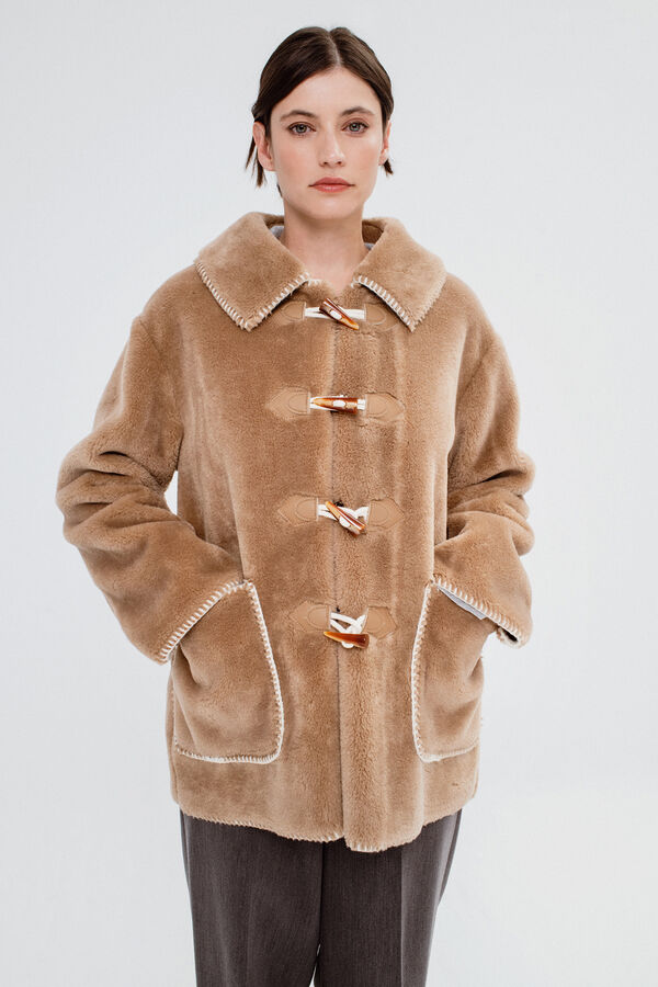 Object Abrigo pelo corto Marr&oacute;n