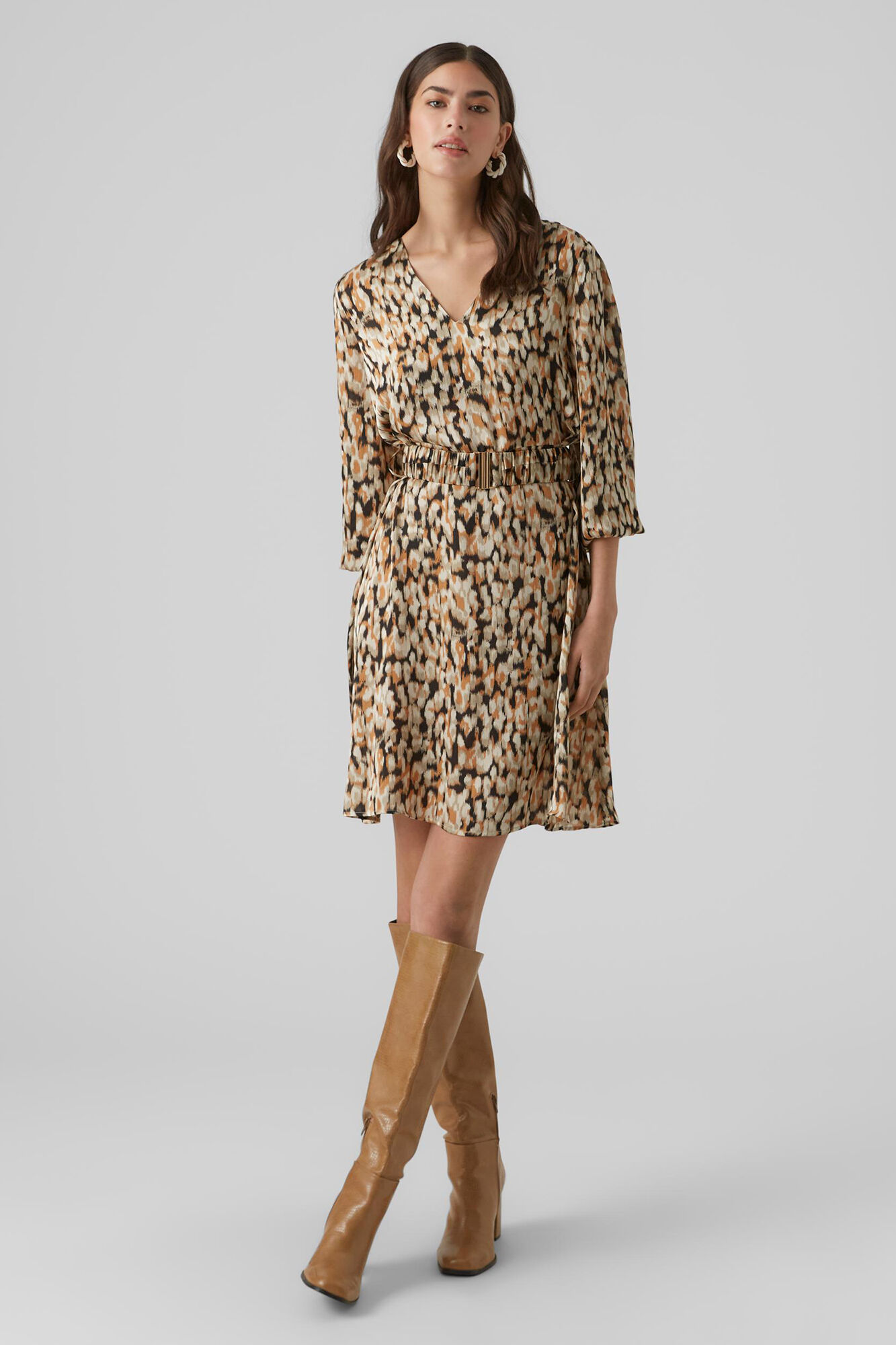 Vero Moda Vestido corto manga efecto satinado