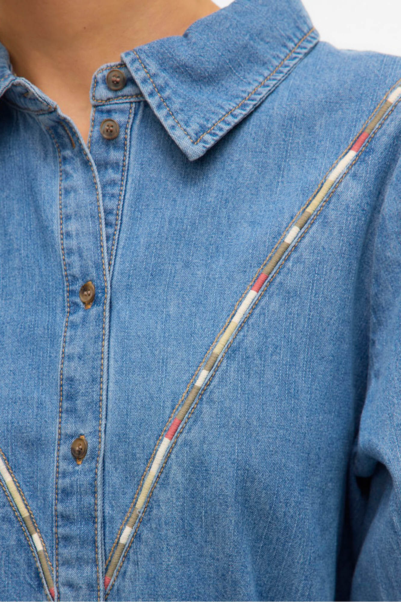 Vero Moda Camisa denim com detalhe bordado 