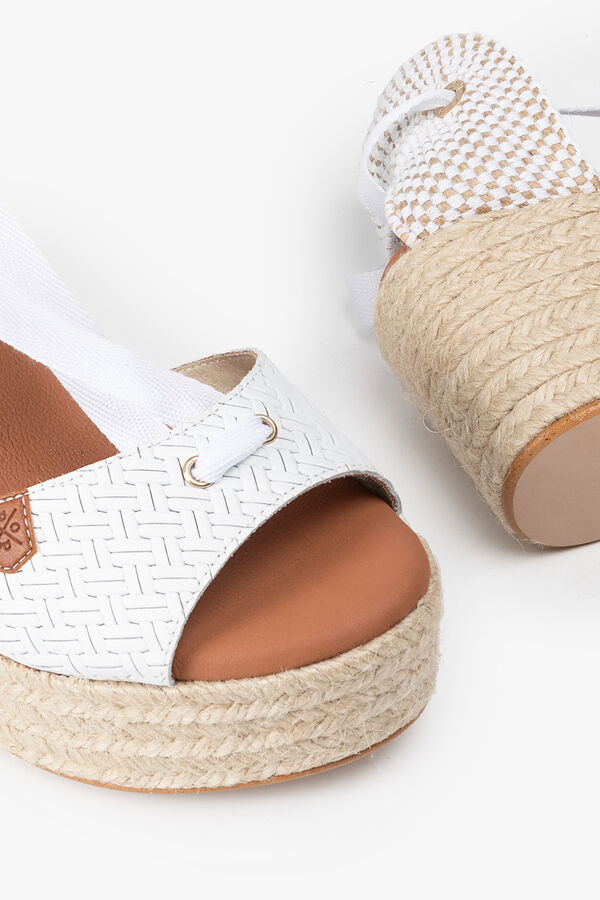 Popa Cunha baixa senhora Valdes Tran&ccedil;ada Branco