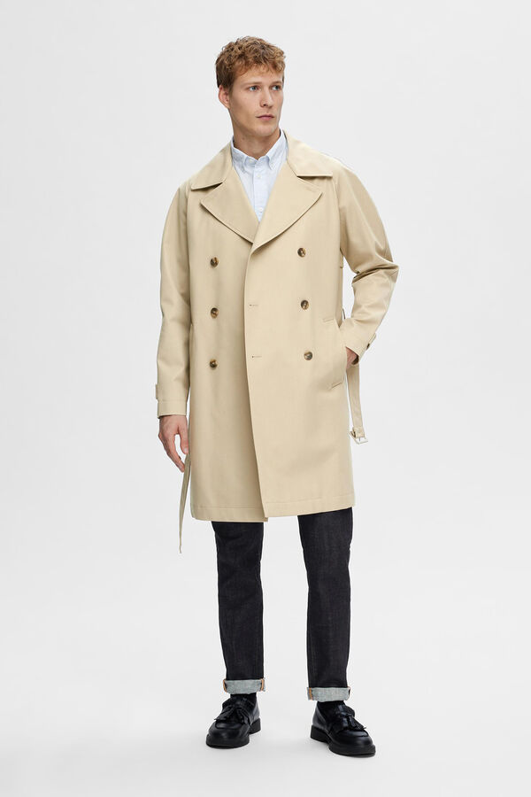 Selected Gabardina cl&aacute;sica con solapas y cintur&oacute;n confeccionada con materiales reciclados Marr&oacute;n