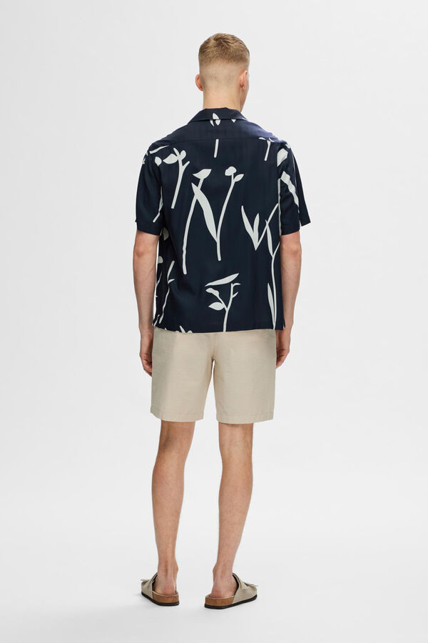 Selected Camisa de manga corta con print confeccionada 100% con viscosa Ecovero. Azul marino