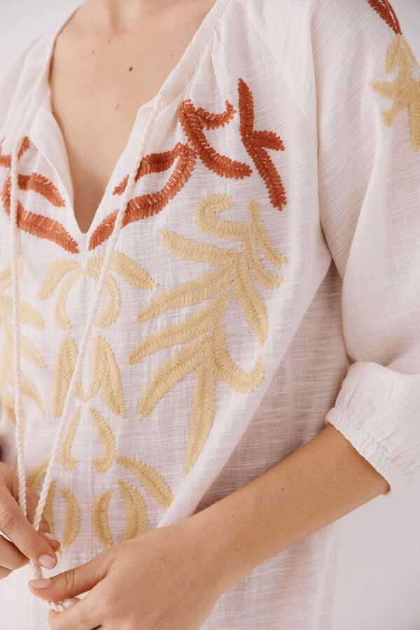 Cortefiel Caft&aacute;n largo bordado Blanco