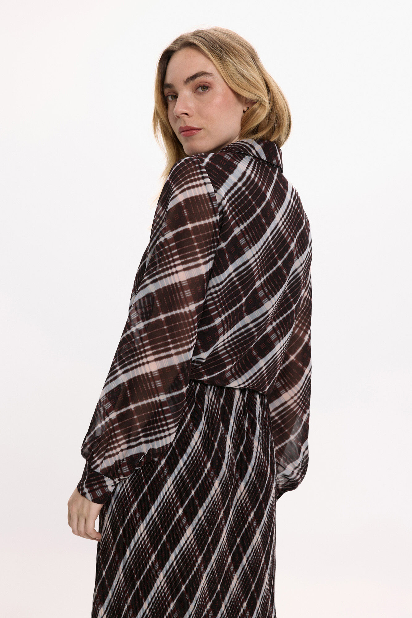 Vila Blusa de chiffon com la&ccedil;ada