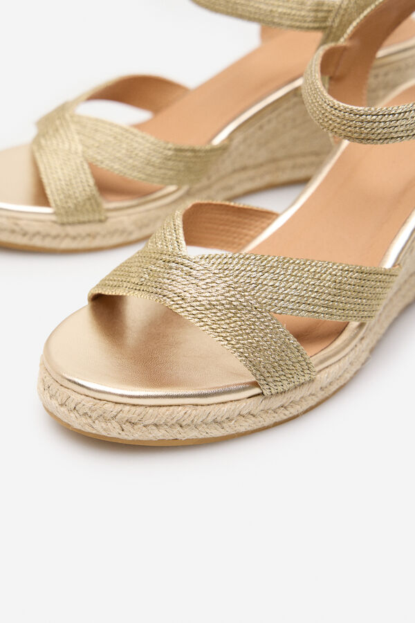 Cortefiel Sandalia plataforma metalizada Dorado