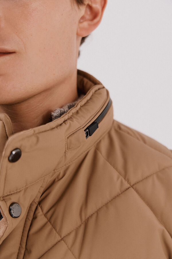 Cortefiel Chaqueta acolchada rombo Camel