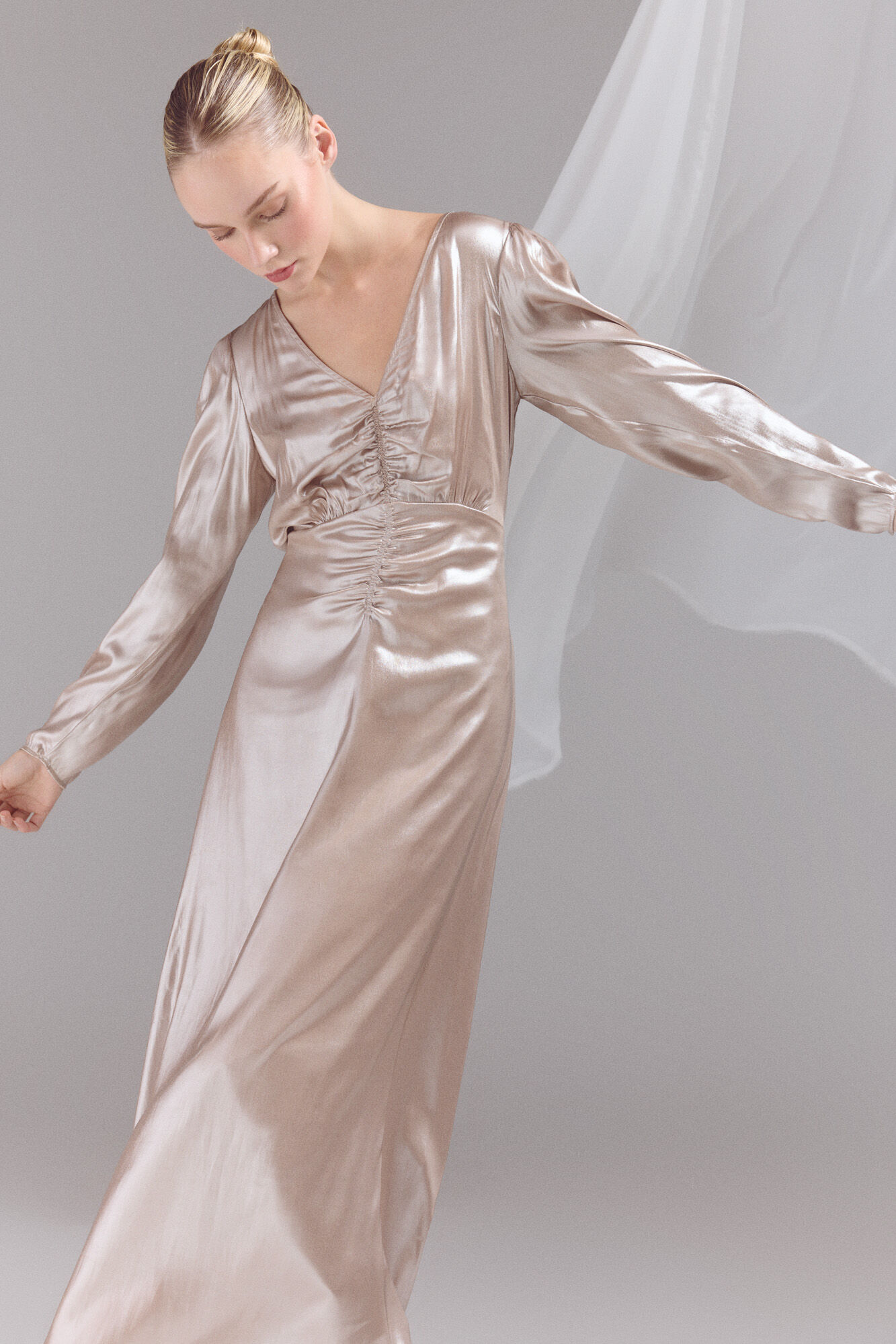 Slowlove Vestido tejido laminado plata