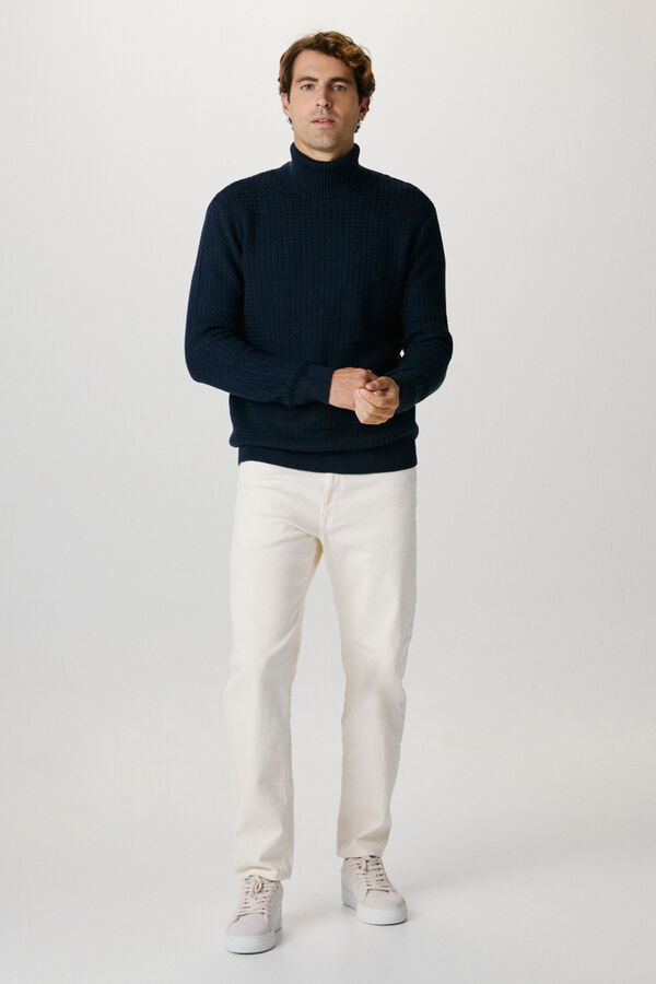 Selected Jersey estructura de cuello vuelto confeccionado 100% con algod&oacute;n org&aacute;nico. Azul marino