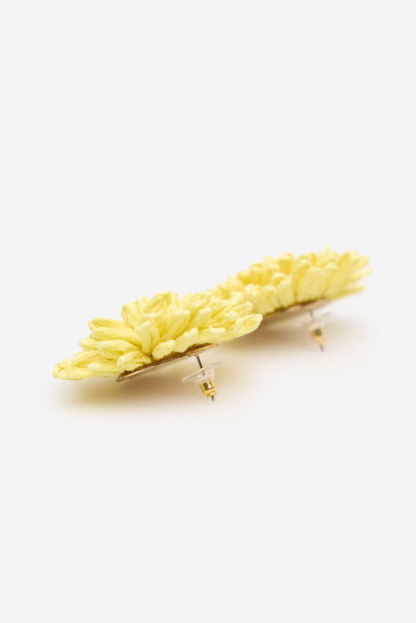 Cortefiel Brincos pompom de r&aacute;fia