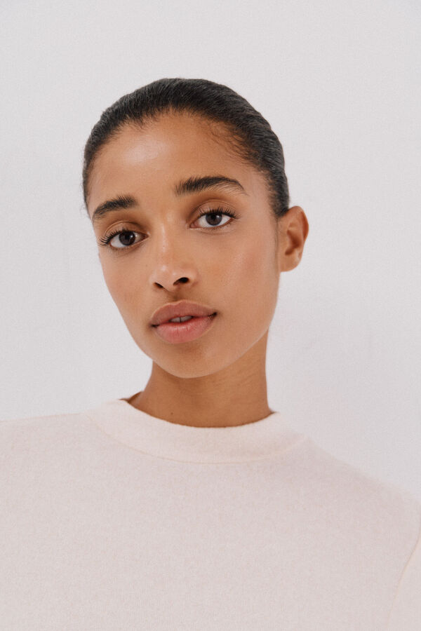 Cortefiel Camiseta b&aacute;sica cuello perkins Marfil