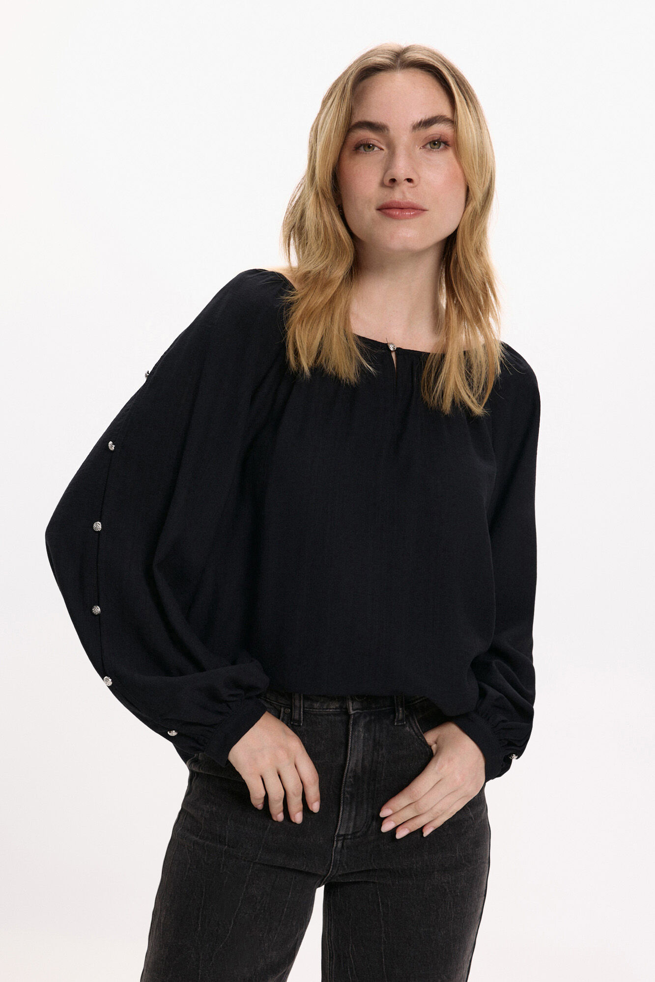 Vila Blusa con mangas abotonadas