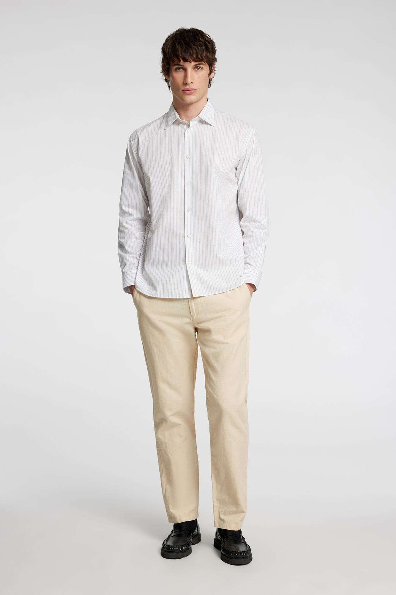 Selected Pantal&oacute;n de lino Relaxed Fit.