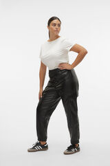 Vero Moda Curve Cal&ccedil;as cargo com efeito pele de tamanho grande Preto