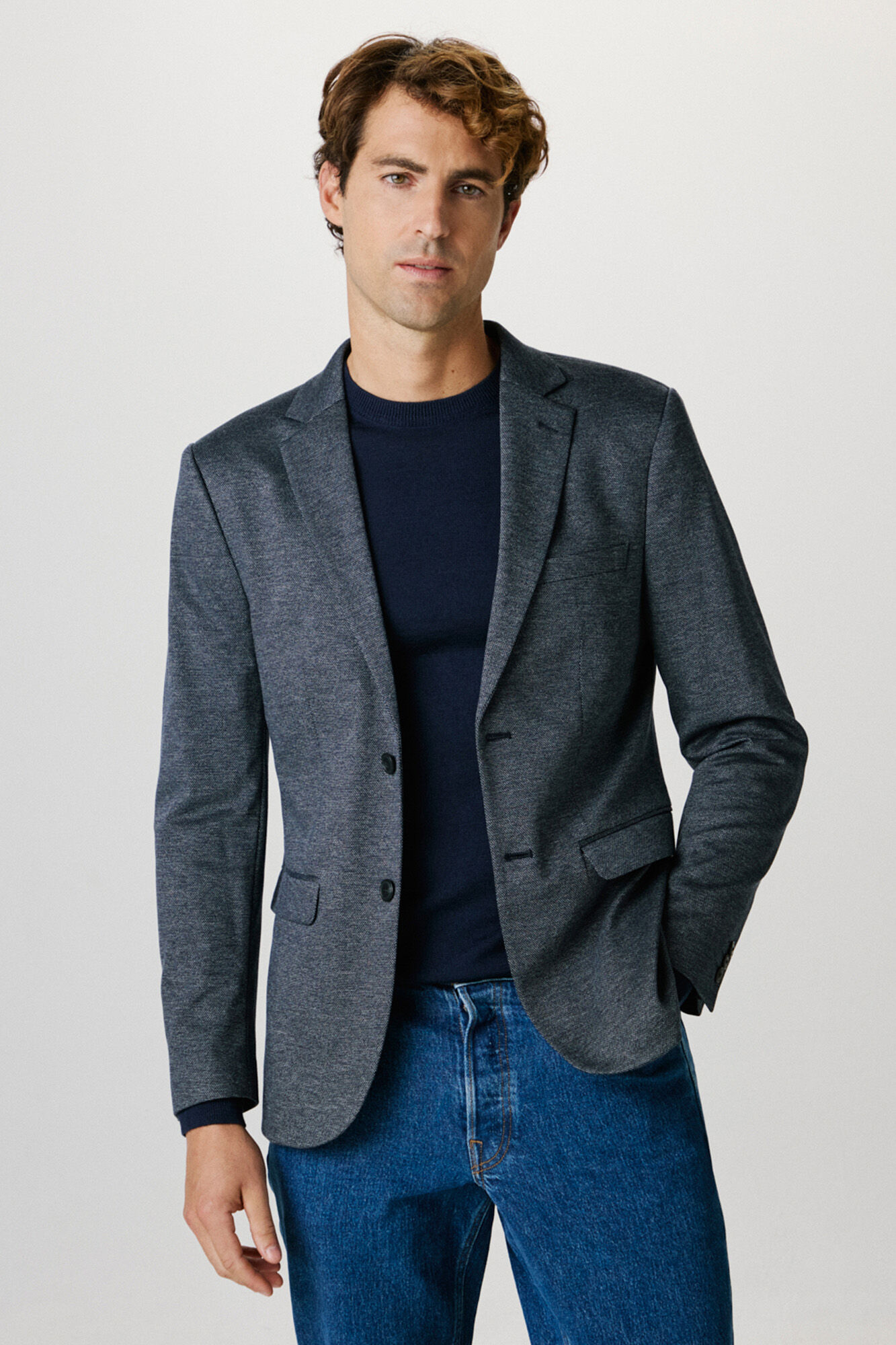 Selected Americana Slim Fit confeccionada con materiales reciclados.