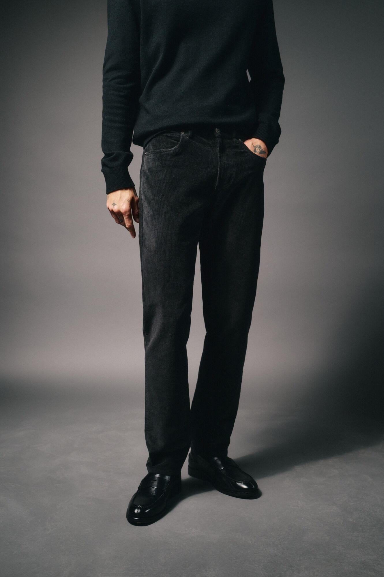 OOTO Pantal&oacute;n 5 bolsillos slim fit pana