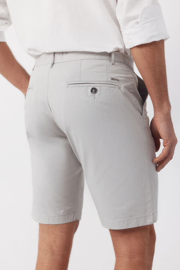 Cortefiel Bermuda chino ligero Gris